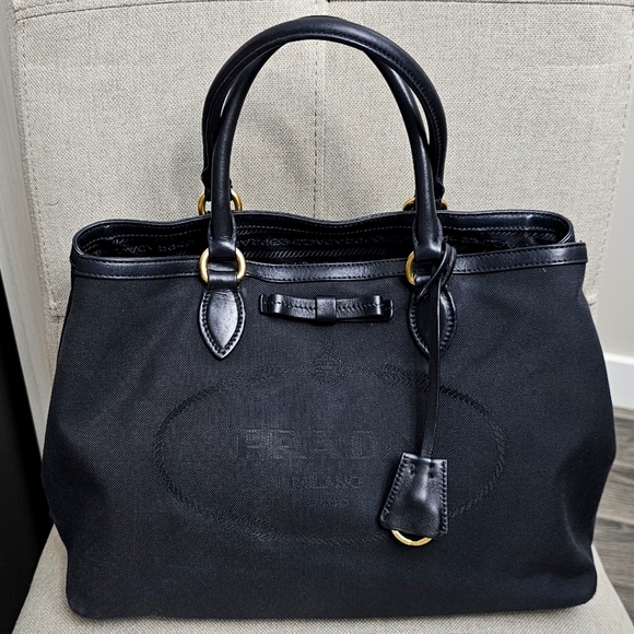 Prada handbag - Picture 1 of 12